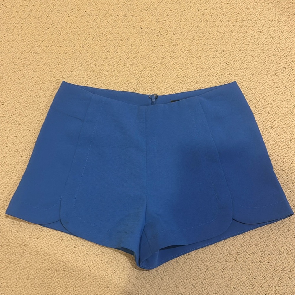 Cute blue mid rise shorts!